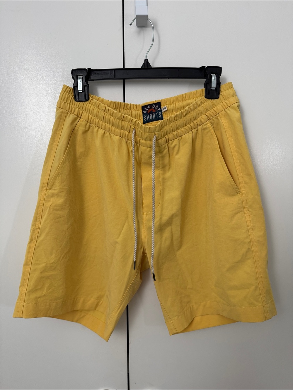 Men’s Faherty Yellow All Day Shorts (M)
